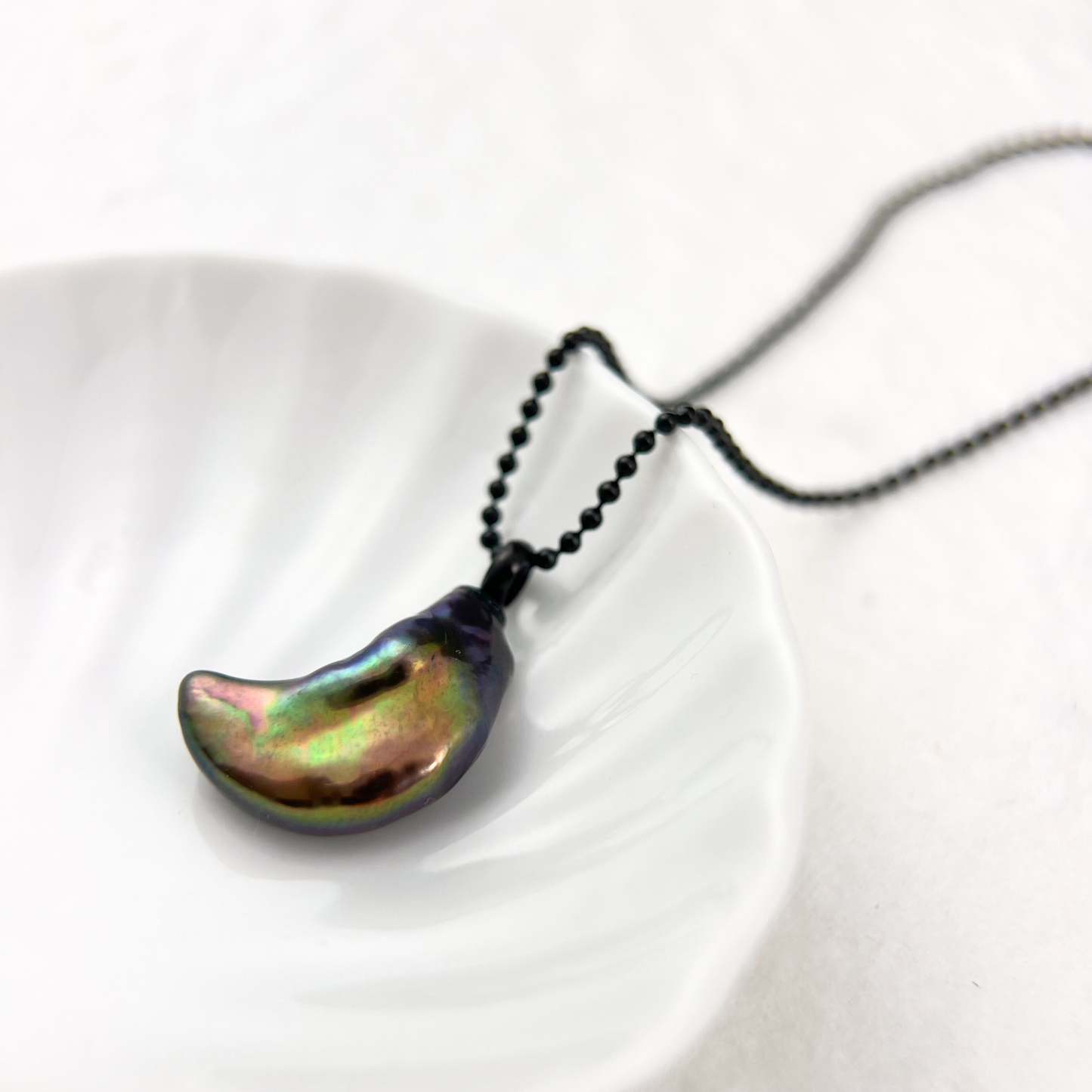 Black Moon Baroque Pearl Pendant Necklace