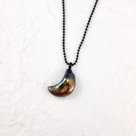 Black Moon Baroque Pearl Pendant Necklace