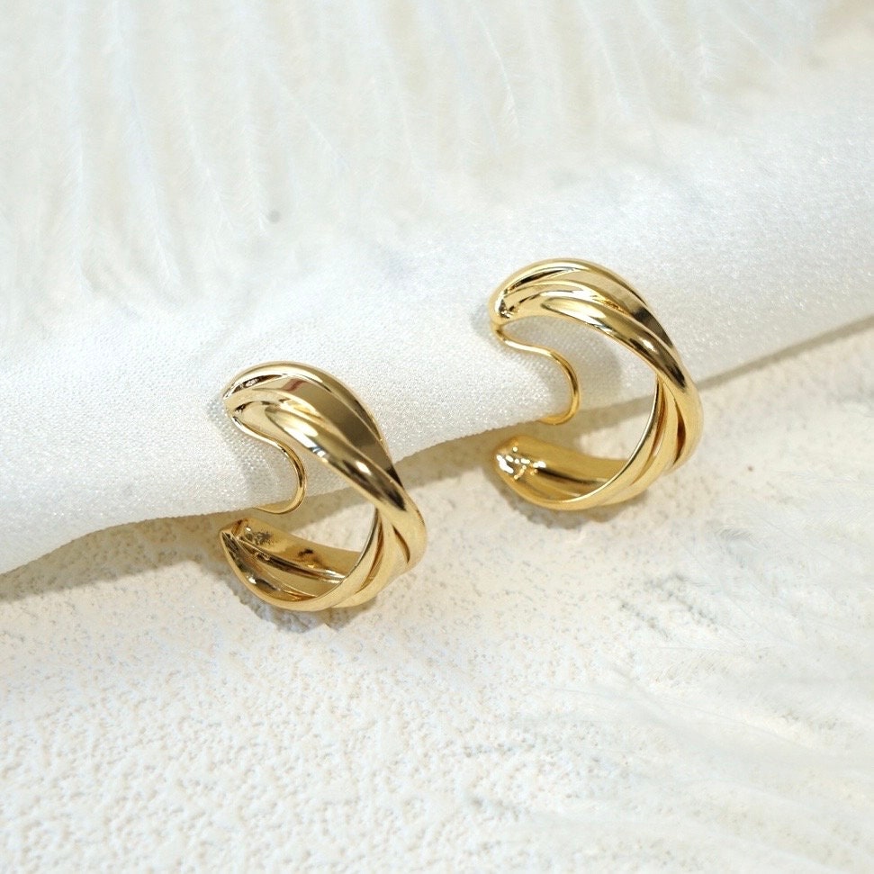 π Bestseller - Minimalist Twisted Simple Huggie Clip On Earrings