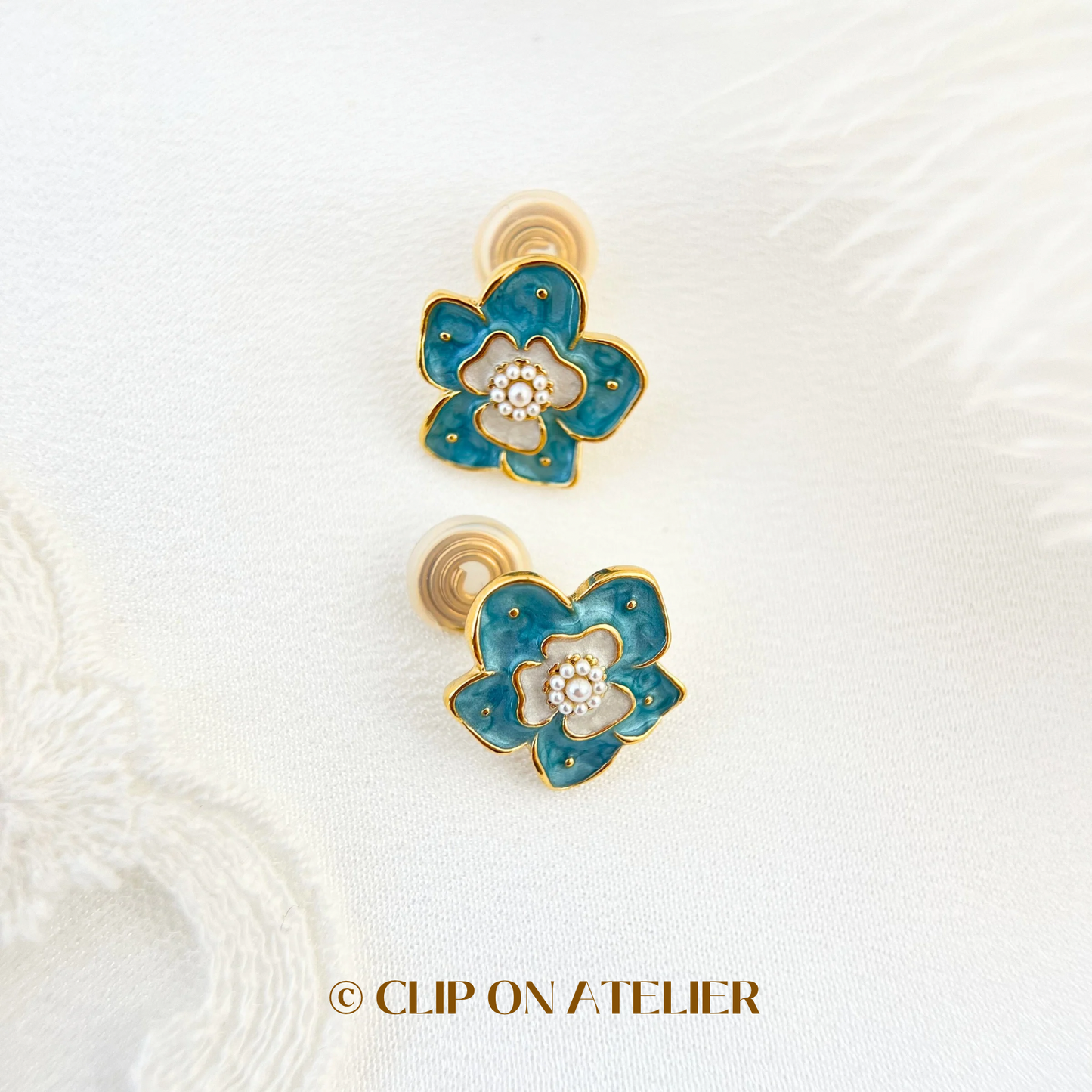Retro Oil-Dripping Blue Flower Clip On Earrings