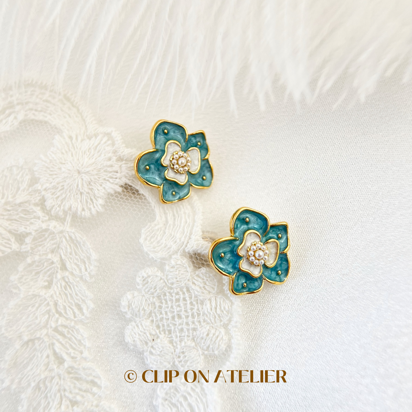 Retro Oil-Dripping Blue Flower Clip On Earrings