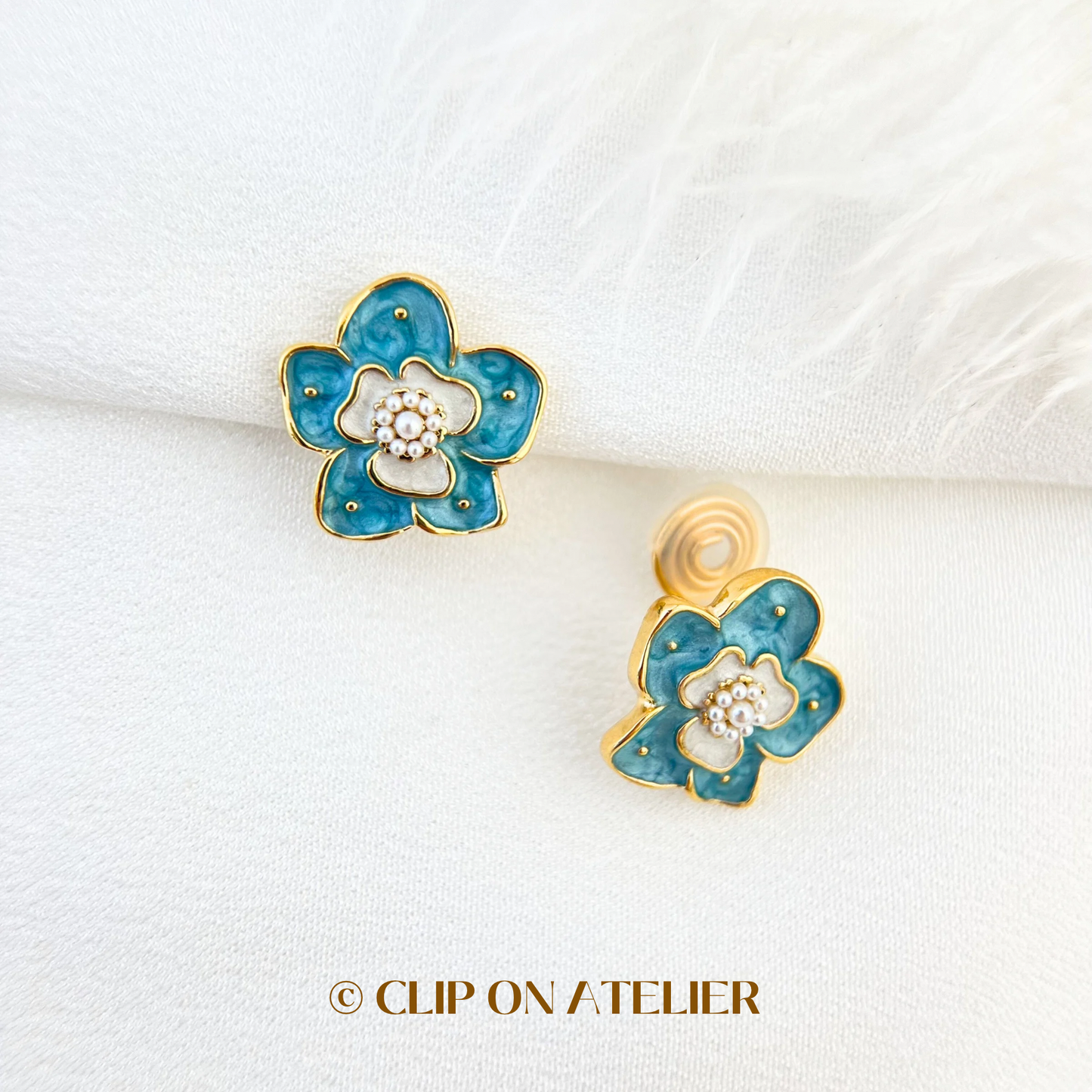 Retro Oil-Dripping Blue Flower Clip On Earrings