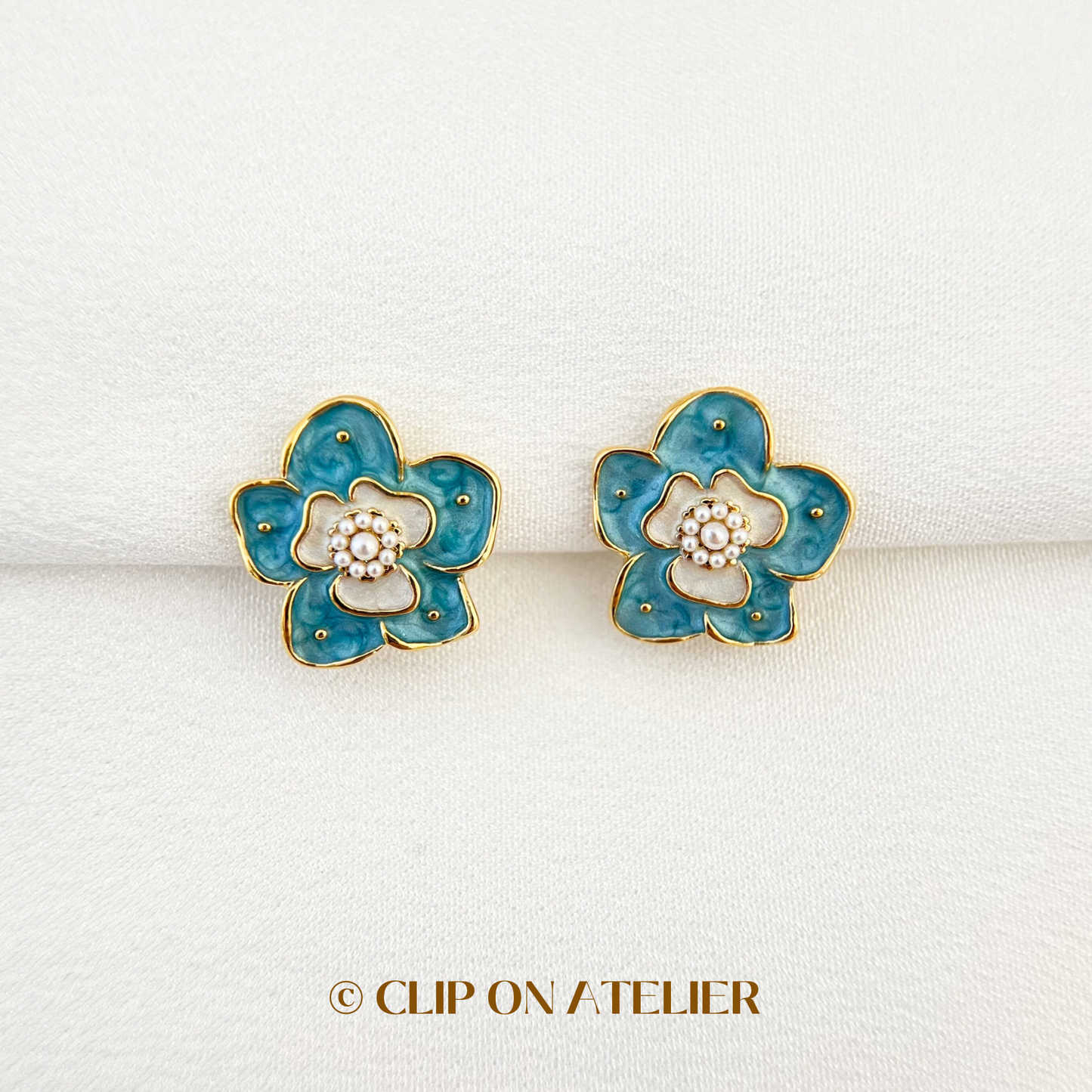 Retro Oil-Dripping Blue Flower Clip On Earrings