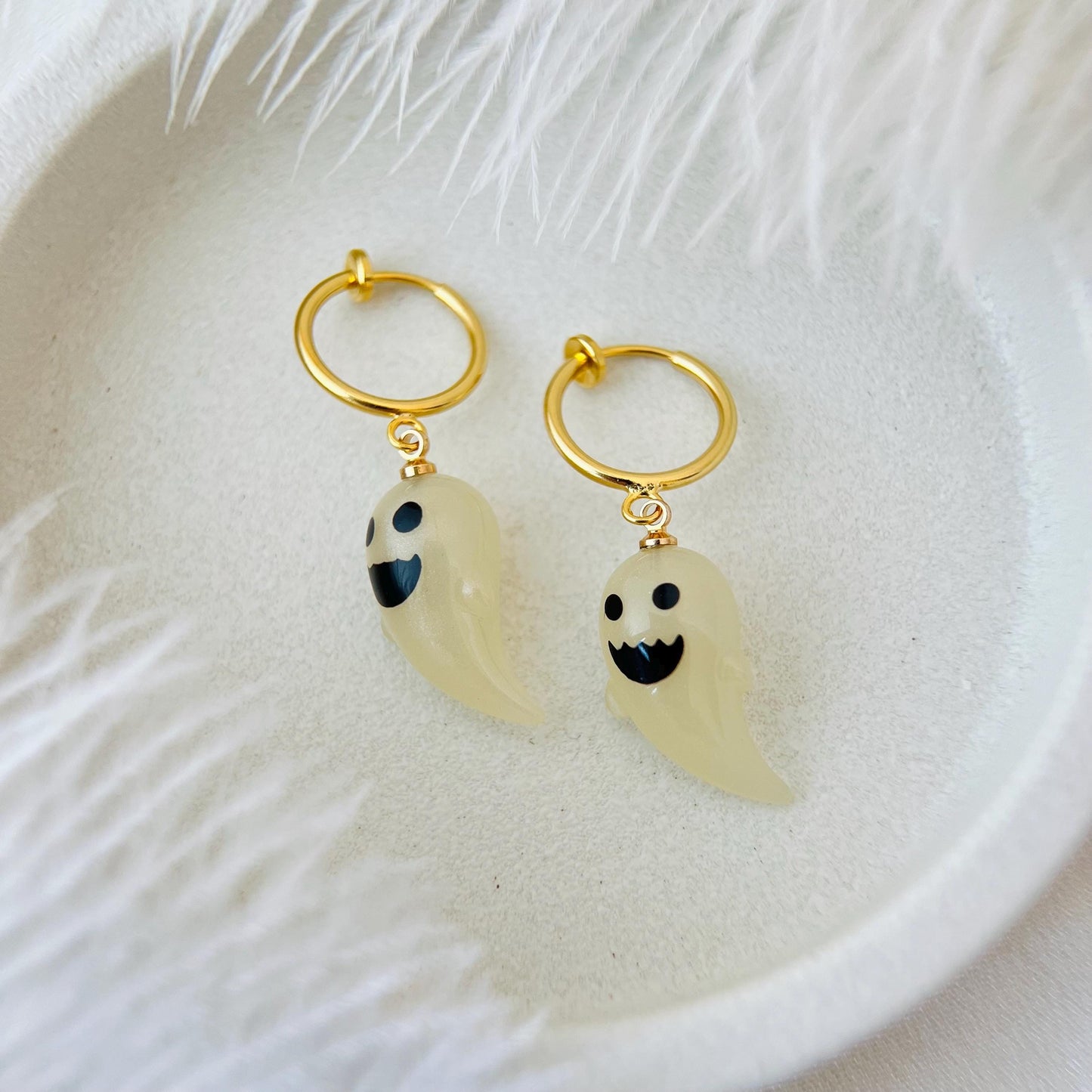Halloween Clip On Earrings, Cute Pearl White Ghost Gold Minimalist Hoop Huggies, Non Pierced Ears No piercings, Invisible Dangle Ear Clips
